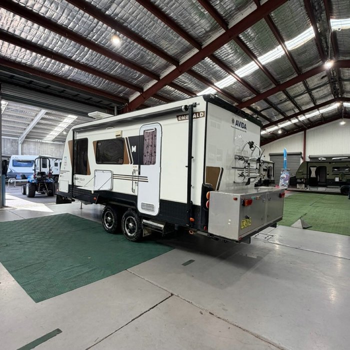 2015 AVIDA EMERALD CV5934QB