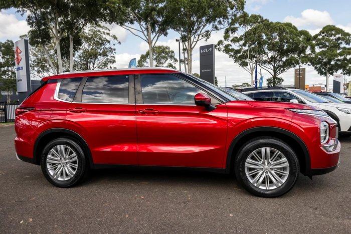 2022 Mitsubishi Outlander LS