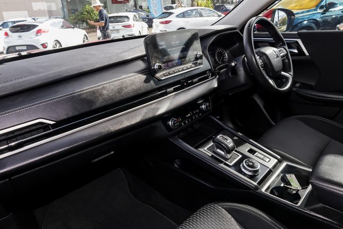 2022 Mitsubishi Outlander LS