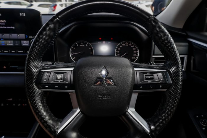 2022 Mitsubishi Outlander LS