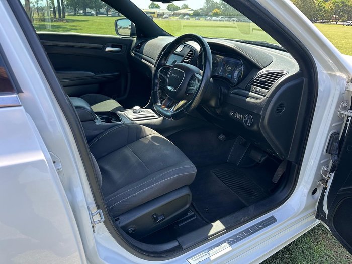 2017 Chrysler 300 SRT Core