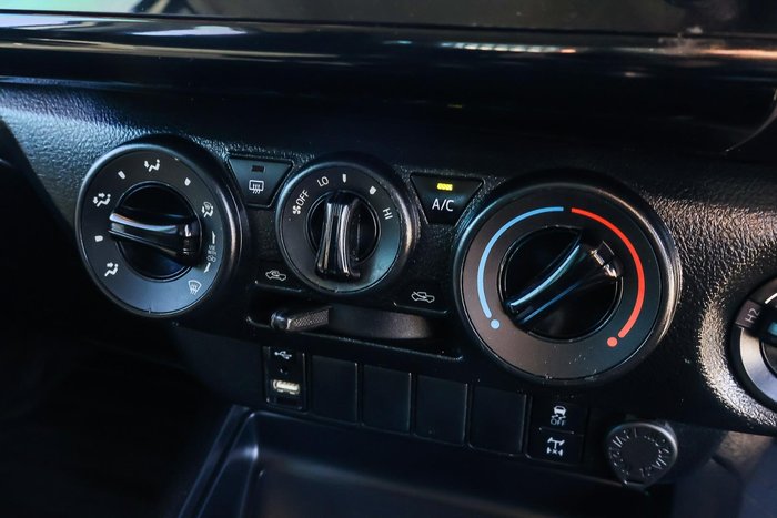 2023 Toyota Hilux SR