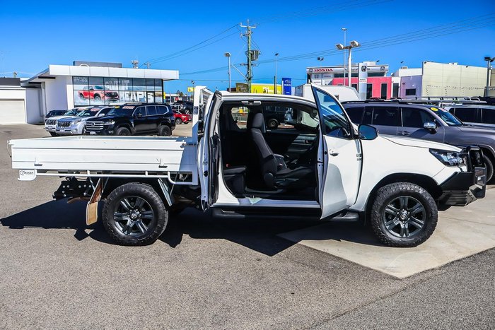 2023 Toyota Hilux SR