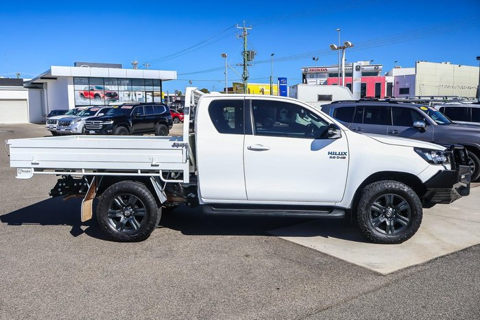 2023 Toyota Hilux SR
