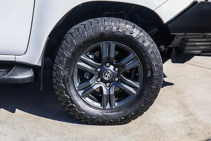 2023 Toyota Hilux SR