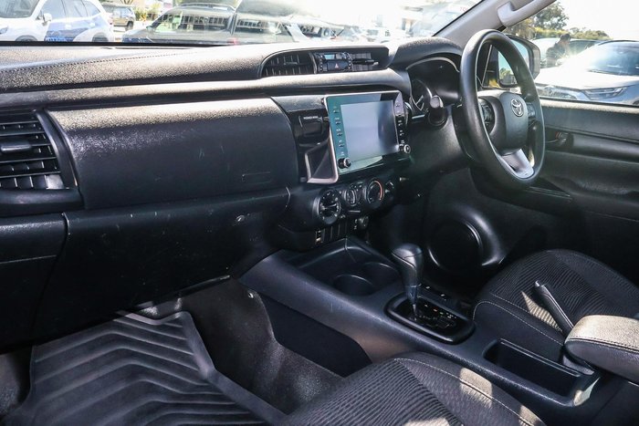 2023 Toyota Hilux SR