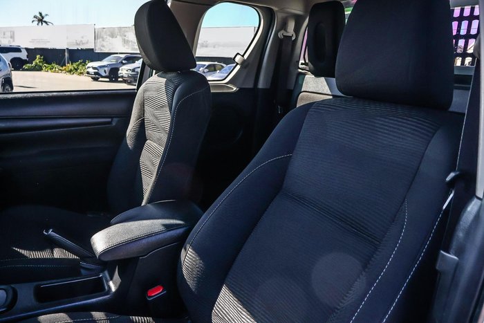 2023 Toyota Hilux SR