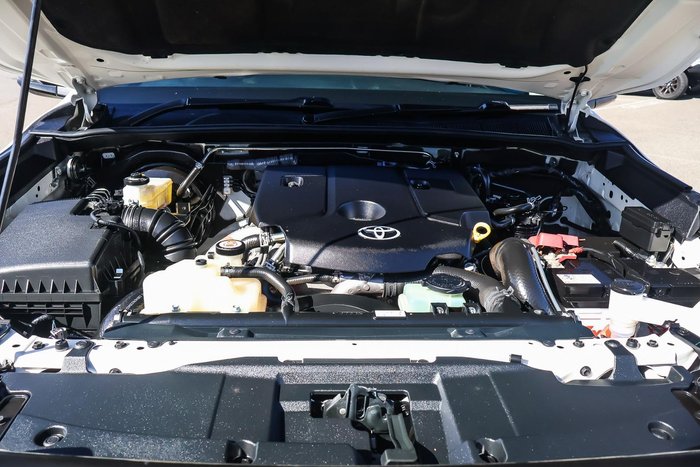 2023 Toyota Hilux SR