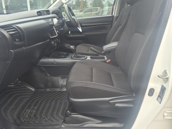 2022 Toyota Hilux SR