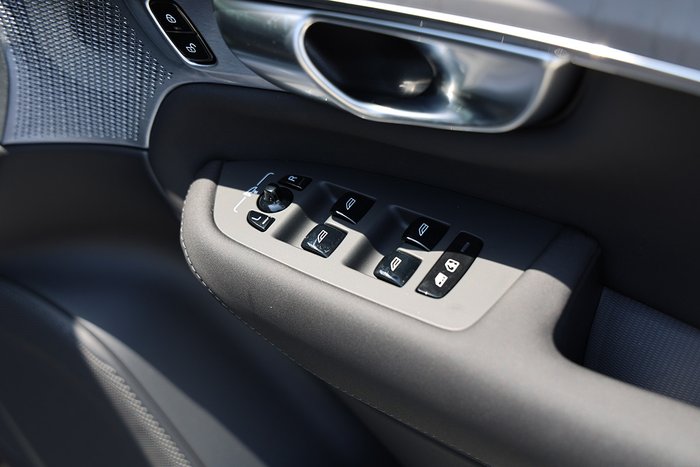 2025 Volvo XC90 Ultra T8 Plug-In Hybrid Dark