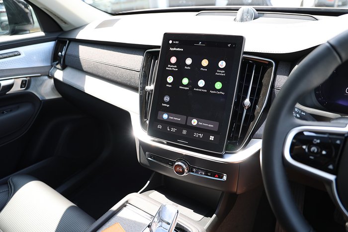 2025 Volvo XC90 Ultra T8 Plug-In Hybrid Dark