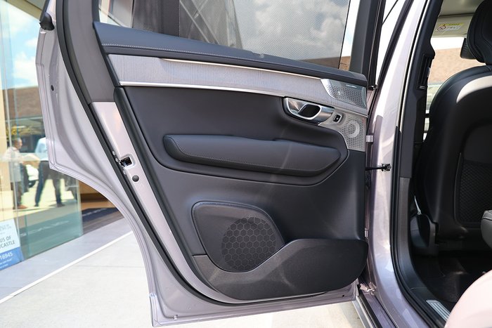 2025 Volvo XC90 Ultra T8 Plug-In Hybrid Dark