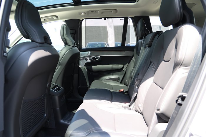 2025 Volvo XC90 Ultra T8 Plug-In Hybrid Dark