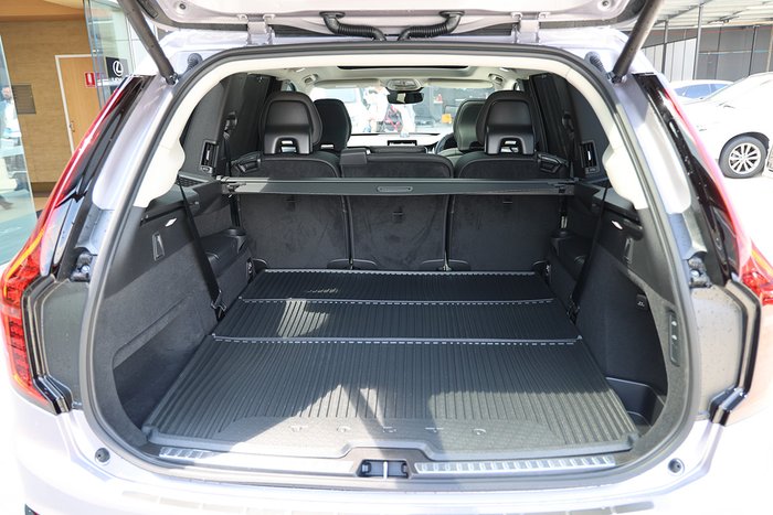 2025 Volvo XC90 Ultra T8 Plug-In Hybrid Dark