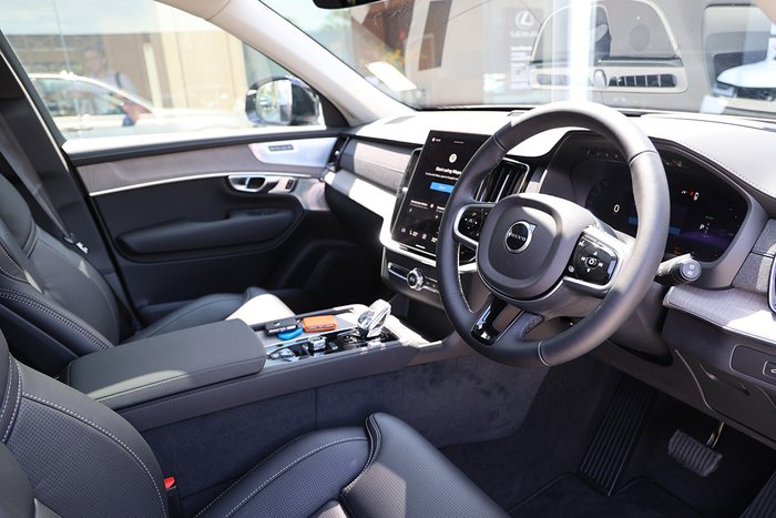 2025 Volvo XC90 Ultra T8 Plug-In Hybrid Dark