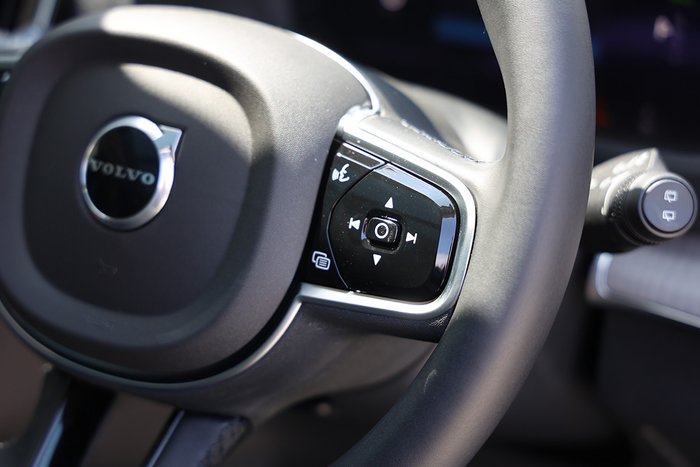 2025 Volvo XC90 Ultra T8 Plug-In Hybrid Dark