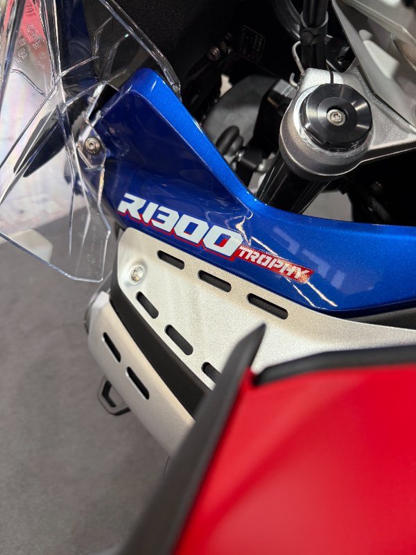 2025 BMW Motorrad R 1300 GS ADVENTURE TROPHY Racing Blue Metallic. (17-08)