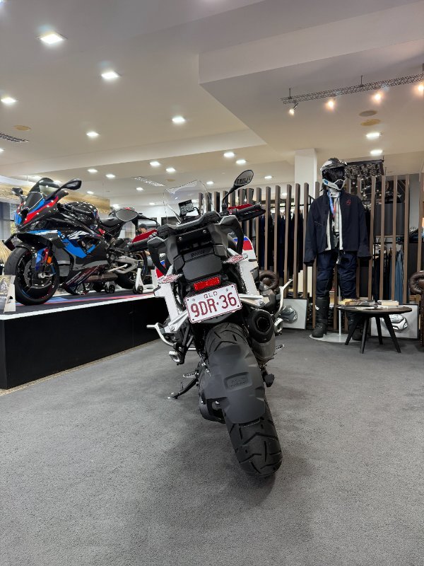 2025 BMW Motorrad R 1300 GS ADVENTURE TROPHY Racing Blue Metallic. (17-08)