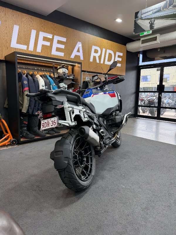 2025 BMW Motorrad R 1300 GS ADVENTURE TROPHY Racing Blue Metallic. (17-08)