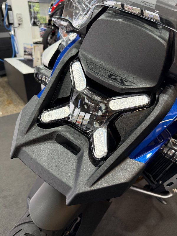 2025 BMW Motorrad R 1300 GS ADVENTURE TROPHY Racing Blue Metallic. (17-08)