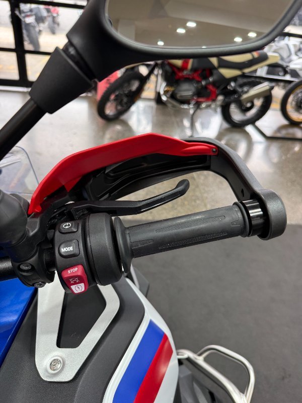 2025 BMW Motorrad R 1300 GS ADVENTURE TROPHY Racing Blue Metallic. (17-08)