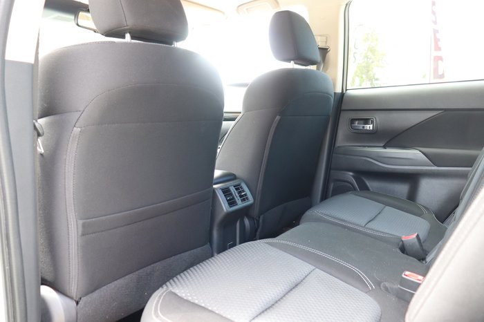 2020 Mitsubishi Outlander ES