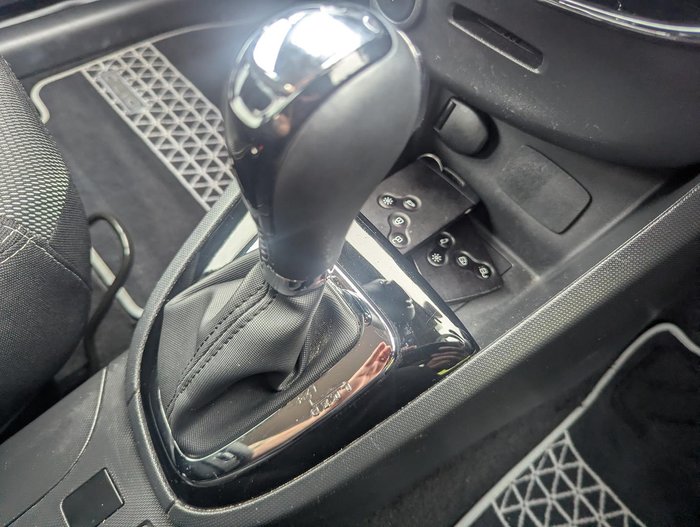 2014 Renault Clio Expression IV B98 Grey