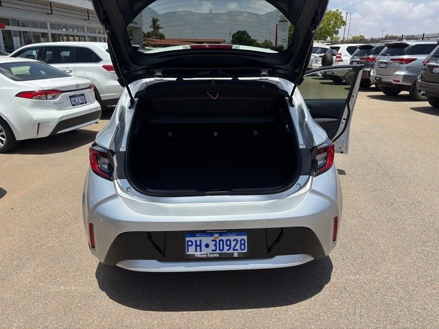 2024 Toyota Corolla Corolla Hatch 1.8L Hyb CVT SX 4E25120 001 Silver Pearl