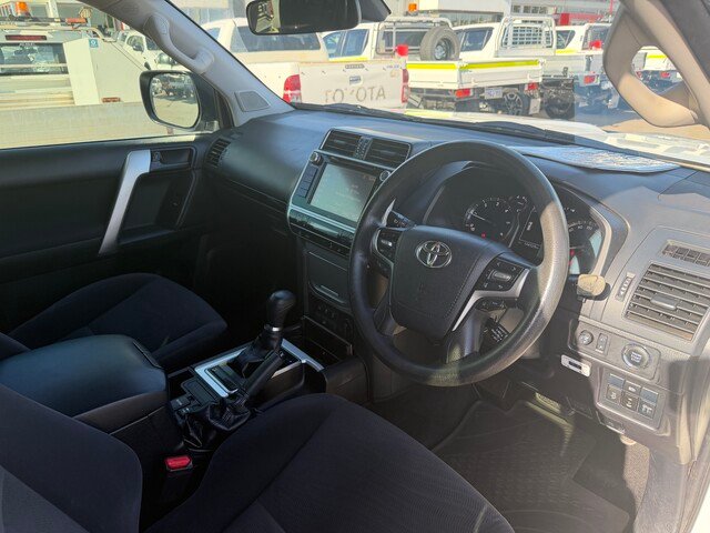 2017 Toyota Prado PRADO DSL WGN A/T GX 4277430 002