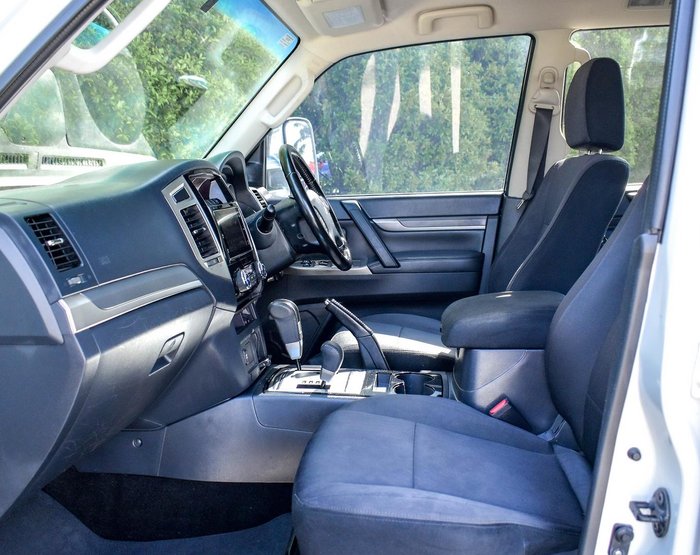 2017 Mitsubishi Pajero GLX