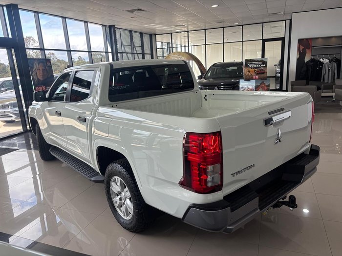 2025 Mitsubishi Triton GLX+