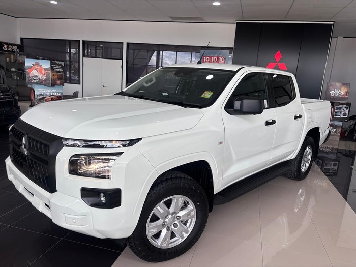 2025 Mitsubishi Triton GLX+