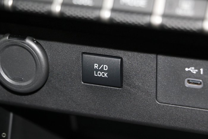 2025 Mitsubishi Triton GLX+ MV MY25 4X4 Dual Range White