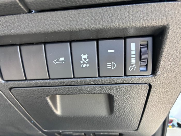 2025 Isuzu D-MAX BLADE