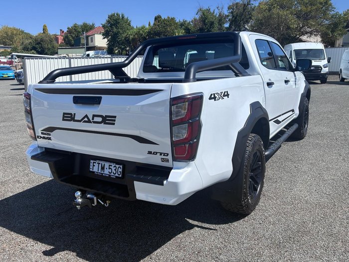 2025 Isuzu D-MAX BLADE