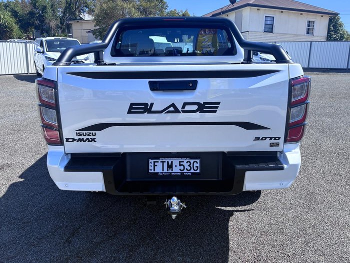 2025 Isuzu D-MAX BLADE
