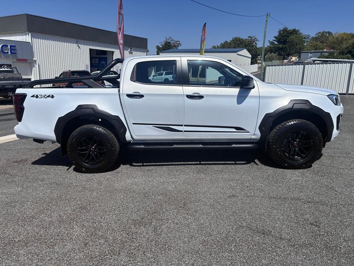 2025 Isuzu D-MAX BLADE