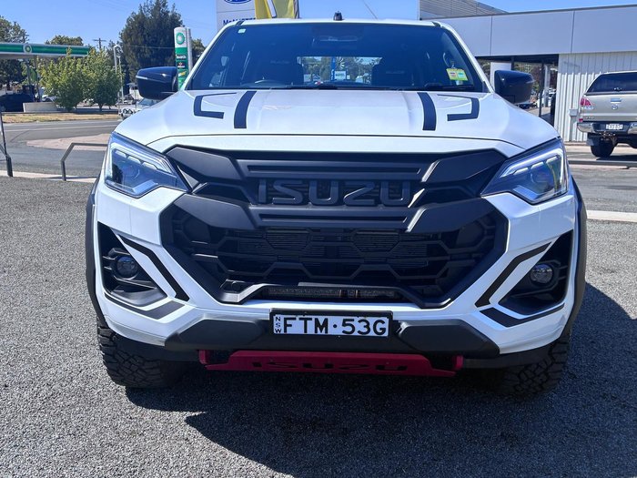 2025 Isuzu D-MAX BLADE
