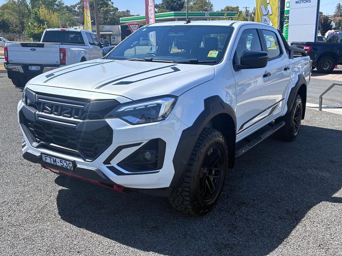 2025 Isuzu D-MAX BLADE