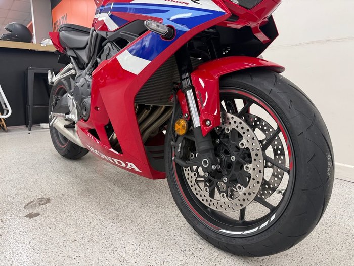 2025 Honda CBR650R Red