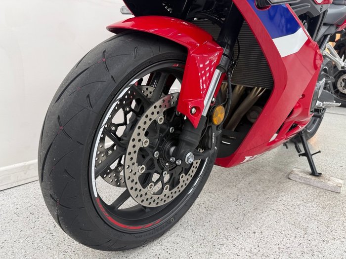2025 Honda CBR650R Red