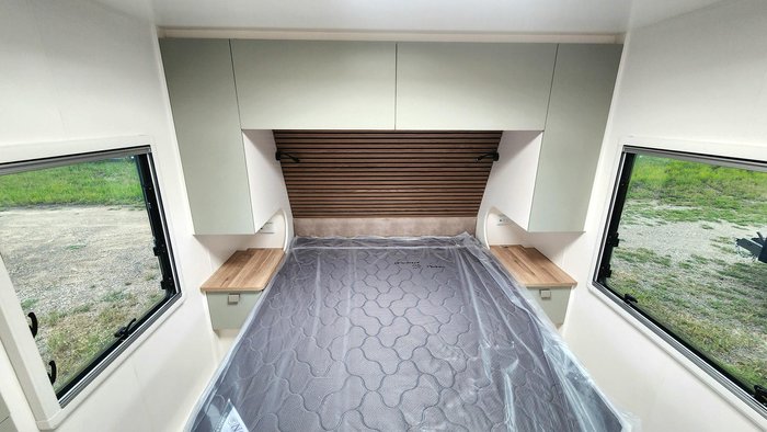 2026 New Age Caravans Manta Ray Expedition 18' My26