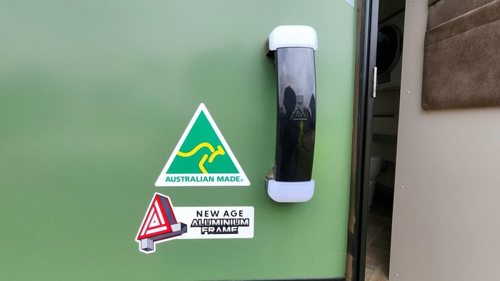 2026 New Age Caravans Manta Ray Expedition 18' My26