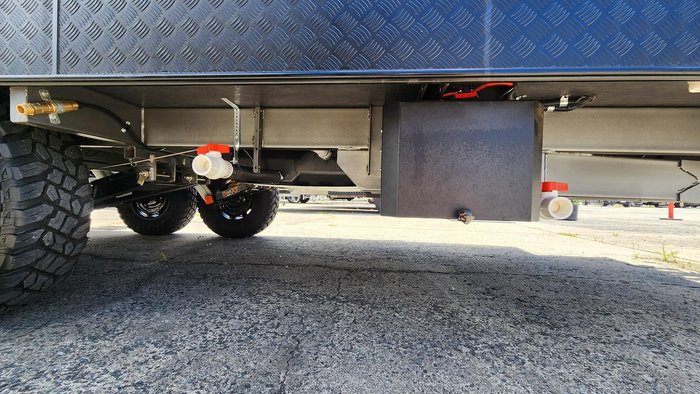 2026 New Age Caravans Manta Ray Expedition 18' My26