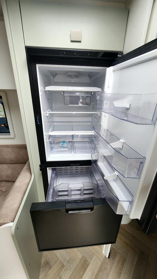 2026 New Age Caravans Manta Ray Expedition 18'