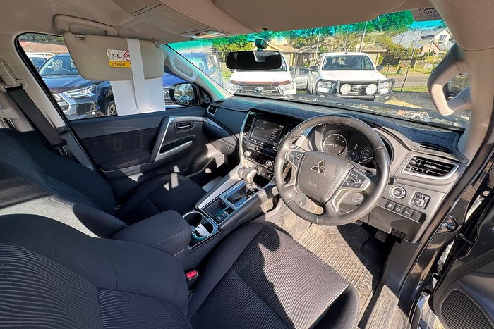 2023 Mitsubishi Pajero Sport GLX