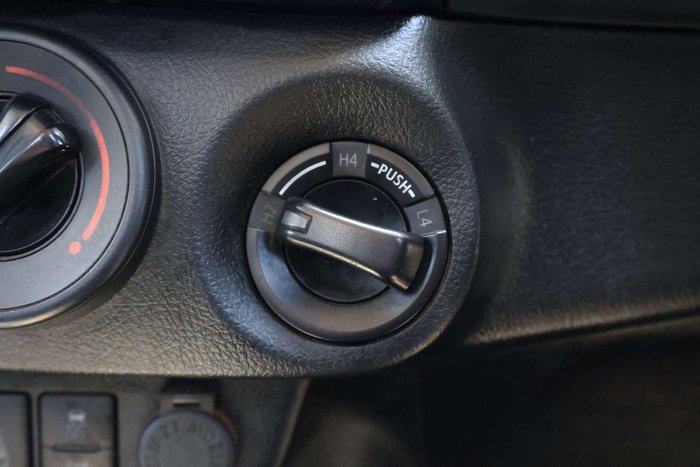 2022 Toyota Hilux SR