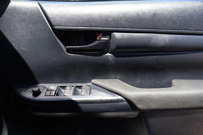 2022 Toyota Hilux SR