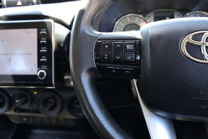 2022 Toyota Hilux SR