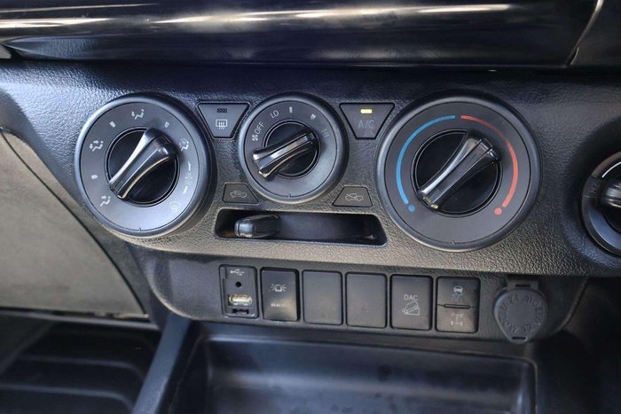 2022 Toyota Hilux SR